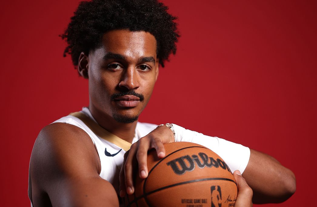 गेंद पर ख़राब नियंत्रण! स्पर्स ने तीन-बिंदु सीमा से केवल 30.2% शॉट लगाया, जबकि पेलिकन ने 31.3% शॉट लगाया