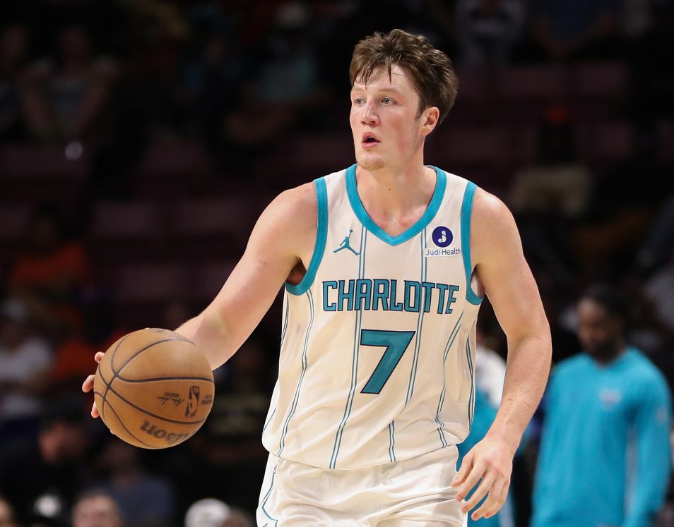 घरेलू टीम का आधा मैदान! निपेल ने उसे बक्स खेलते हुए देखने के लिए 2,000 दोस्तों को आमंत्रित किया