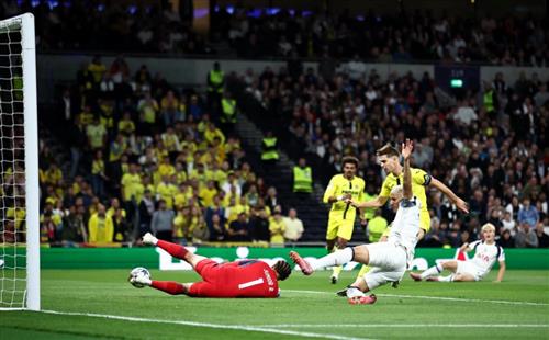 टोटेनहम हॉटस्पर बनाम विलारियल