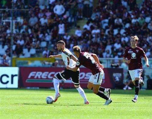 ट्यूरिन बनाम लेसे