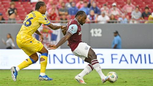 क्रिस्टल पैलेस बनाम वेस्ट हैम यूनाइटेड