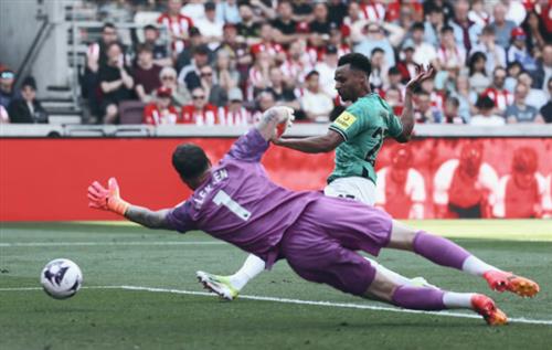 ब्रेंटफ़ोर्ड बनाम न्यूकैसल यूनाइटेड