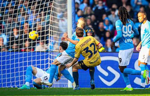 नेपल्स बनाम जेनोआ