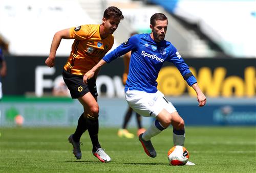 एवर्टन बनाम वॉल्व्स