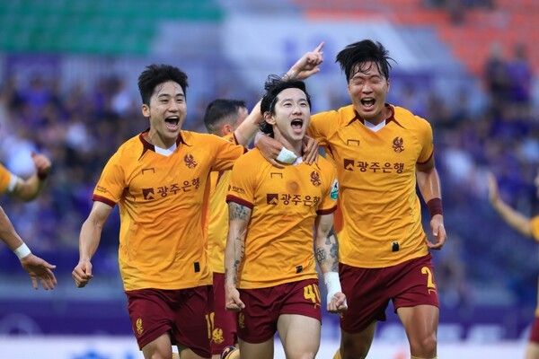 ग्वांगजू के कोच ली जंग-ह्यो: हमें अभी भी 6 गेम खेलने हैं और उम्मीद है कि हम अपनी पूरी ताकत से पदावनति की लड़ाई लड़ेंगे