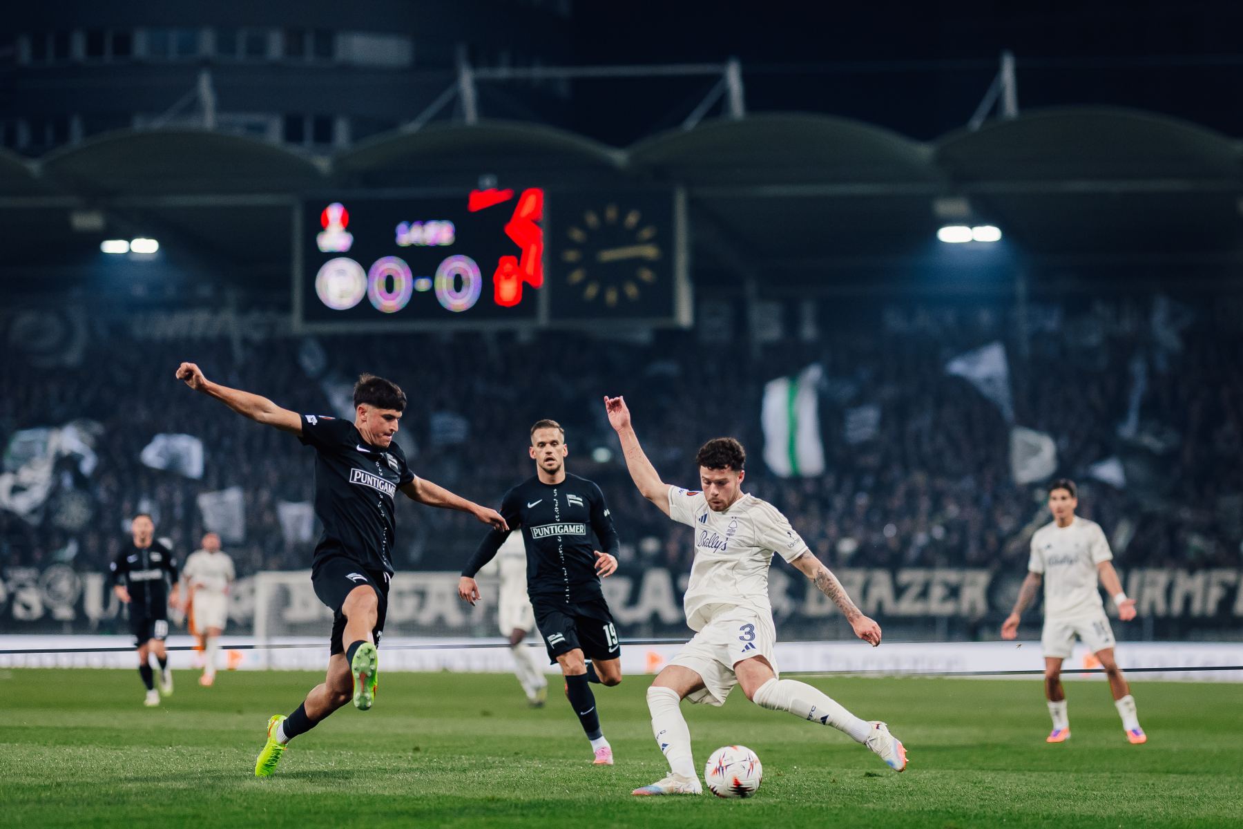 विजिटिंग टीम बग! नॉटिंघम फ़ॉरेस्ट इस सीज़न की शुरुआत में लगातार 8 गेम जीतने में विफल रहा