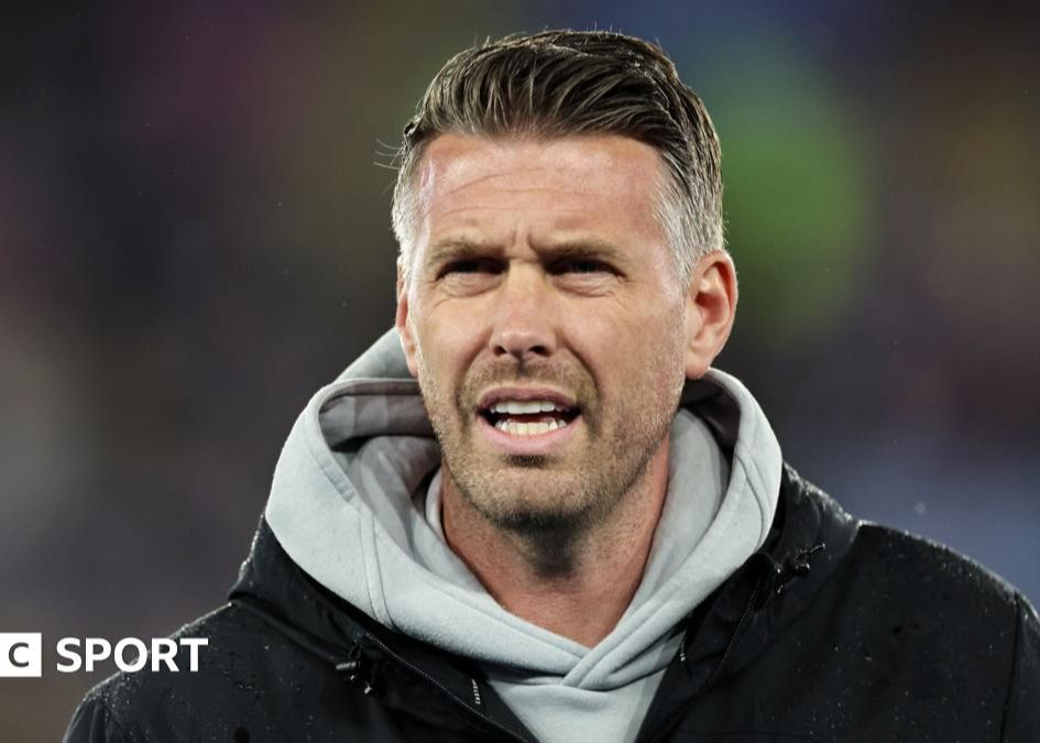 एकाधिक पत्रकार: मिडिल्सब्रा ने कोच एडवर्ड्स के स्थानांतरण के बारे में वॉल्व्स के साथ बातचीत करने से इनकार कर दिया