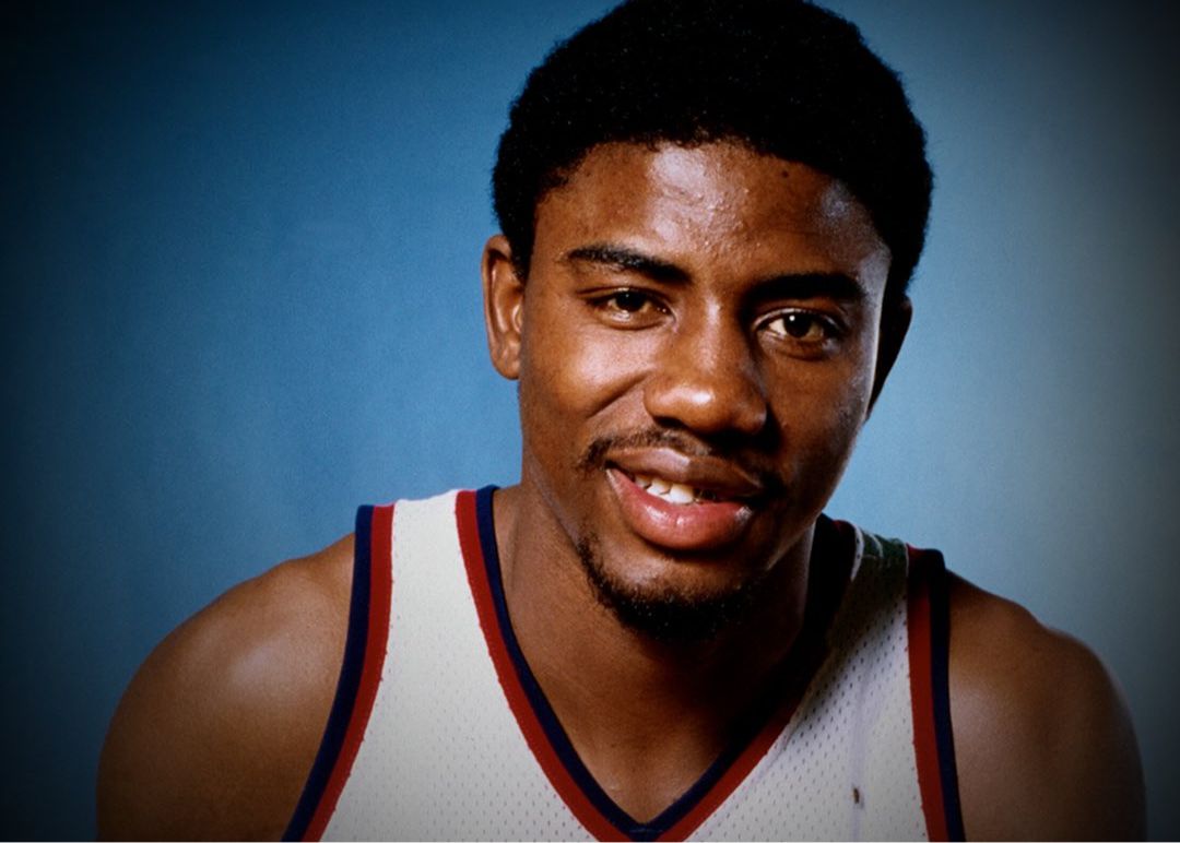 वियोला अधिकारी: रिचर्डसन के पिता, पूर्व एनबीए गार्ड माइकल के प्रति संवेदना