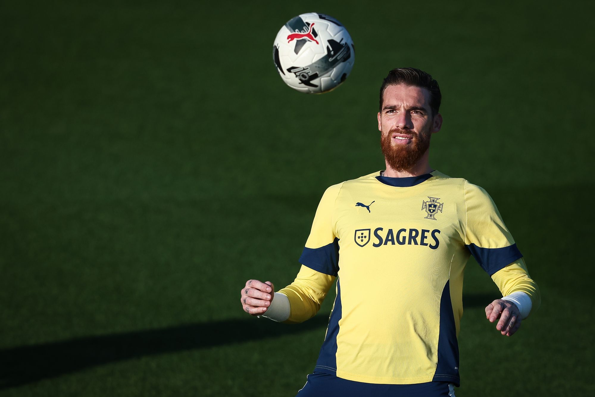 पुर्तगाल टीम के अधिकारी: वॉल्व्स के गोलकीपर साई को उनके दादा की मृत्यु के कारण टीम छोड़ने की अनुमति दी गई, और उनकी जगह कार्वाल्हो को लिया गया