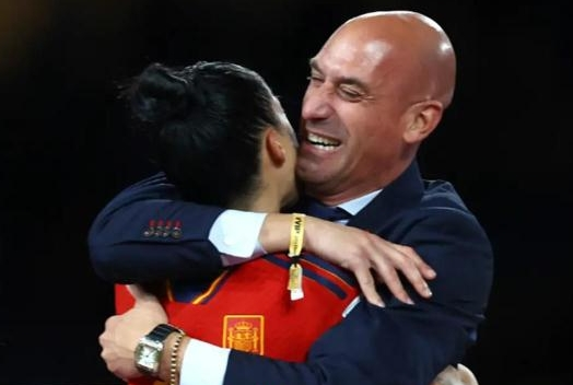 चुंबन की घटना पर बोले स्पेनिश फुटबॉल फेडरेशन के पूर्व अध्यक्ष: मैं माफी नहीं मांगूंगा, किसी ने जानबूझकर मुझे निशाना बनाया